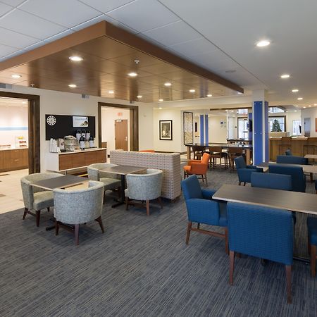 Holiday Inn Express & Suites Alpena - Downtown By Ihg Buitenkant foto