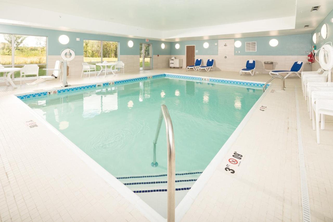 Holiday Inn Express & Suites Alpena - Downtown By Ihg Buitenkant foto