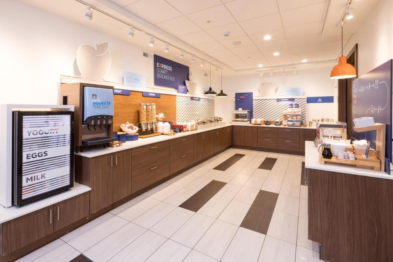Holiday Inn Express & Suites Alpena - Downtown By Ihg Buitenkant foto