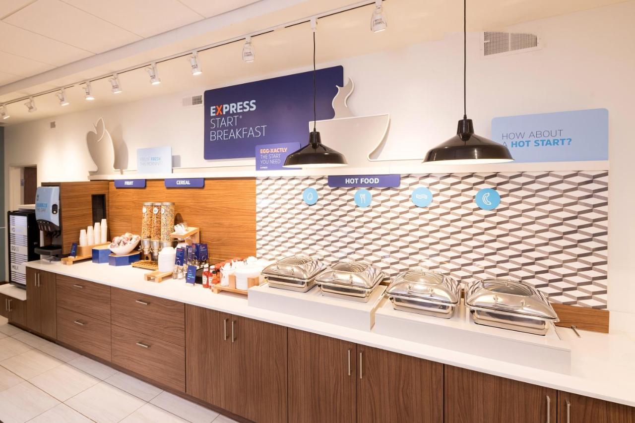 Holiday Inn Express & Suites Alpena - Downtown By Ihg Buitenkant foto