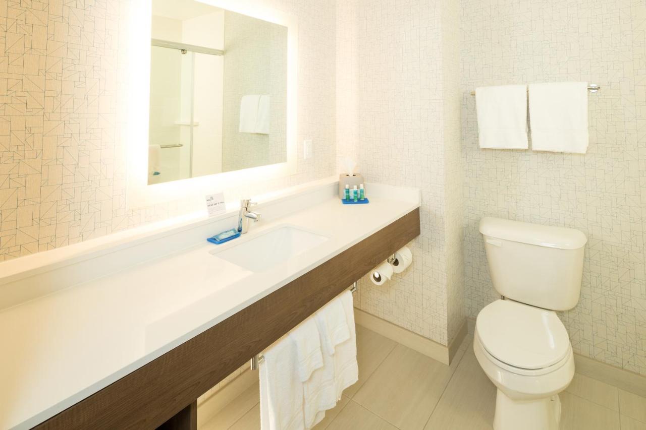 Holiday Inn Express & Suites Alpena - Downtown By Ihg Buitenkant foto