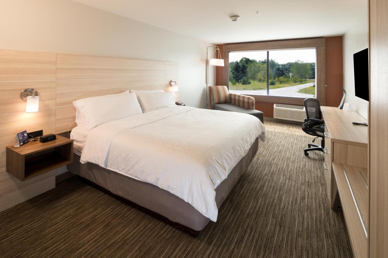 Holiday Inn Express & Suites Alpena - Downtown By Ihg Buitenkant foto