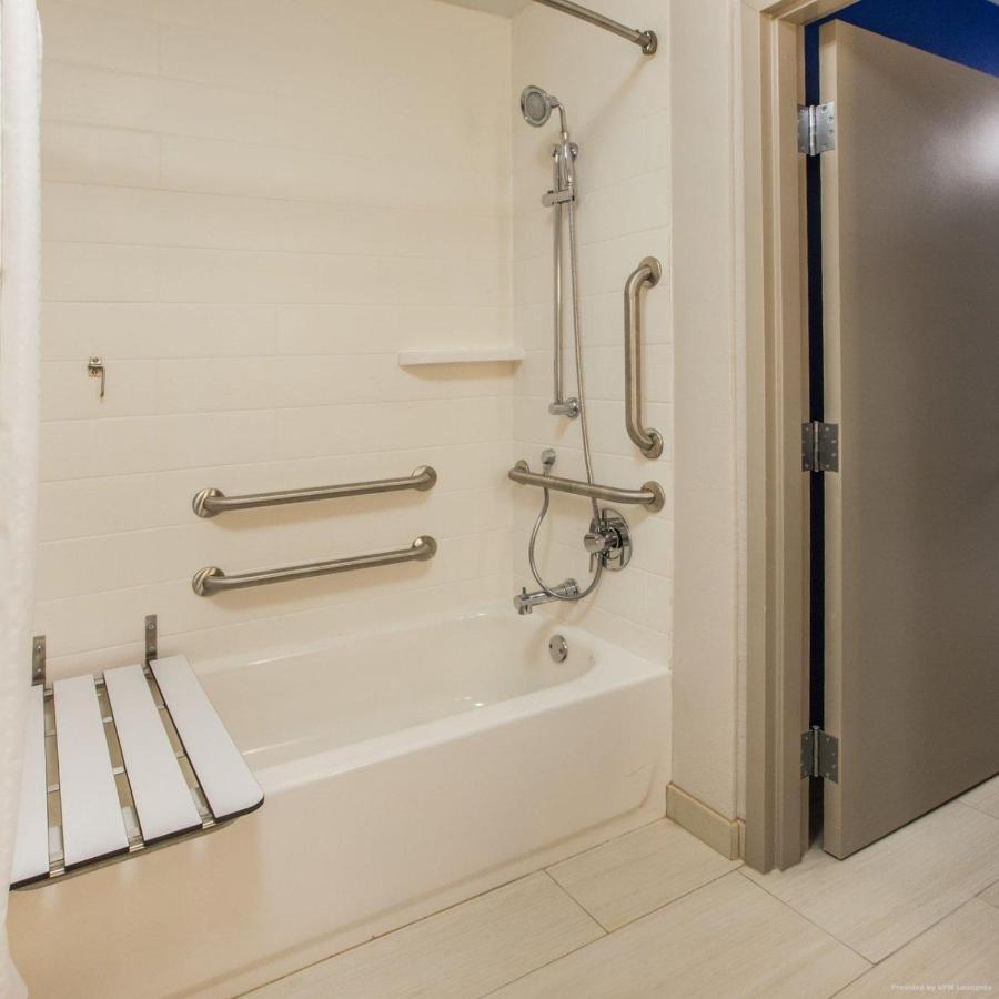 Holiday Inn Express & Suites Alpena - Downtown By Ihg Buitenkant foto