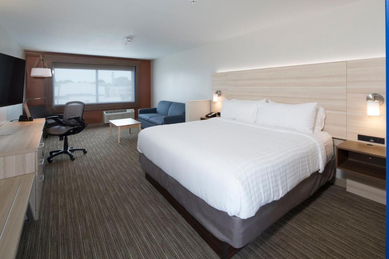Holiday Inn Express & Suites Alpena - Downtown By Ihg Buitenkant foto