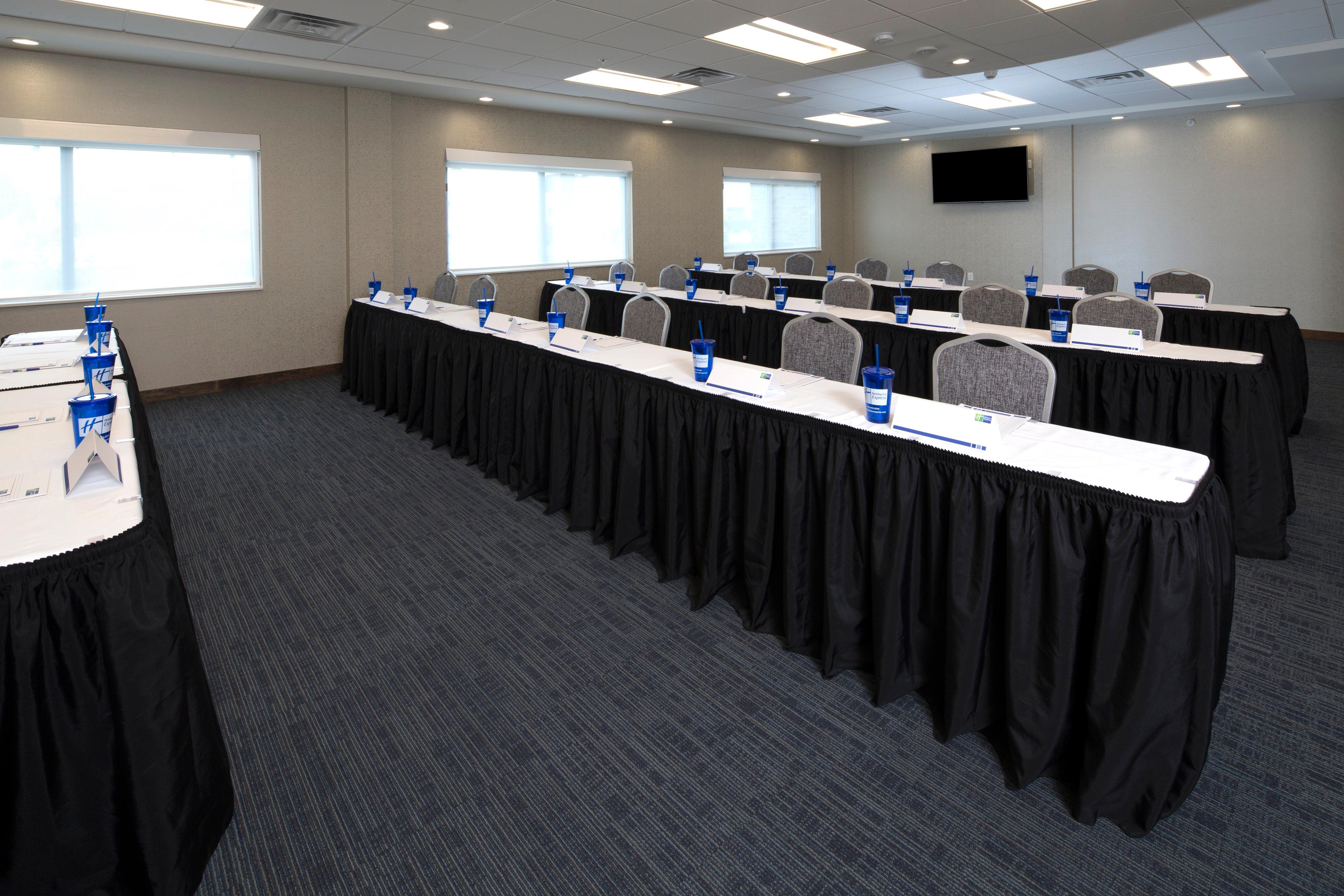 Holiday Inn Express & Suites Alpena - Downtown By Ihg Buitenkant foto