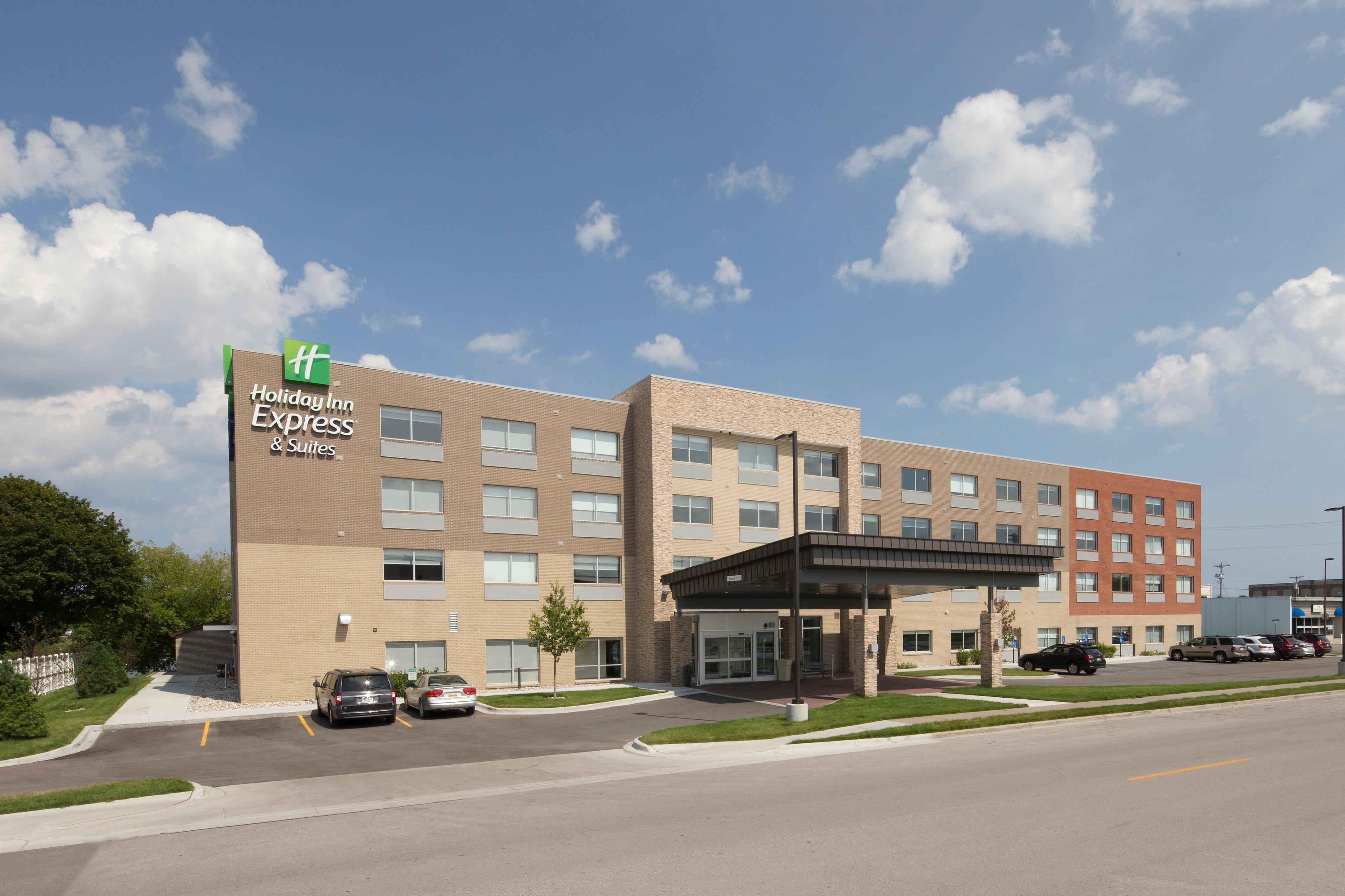 Holiday Inn Express & Suites Alpena - Downtown By Ihg Buitenkant foto