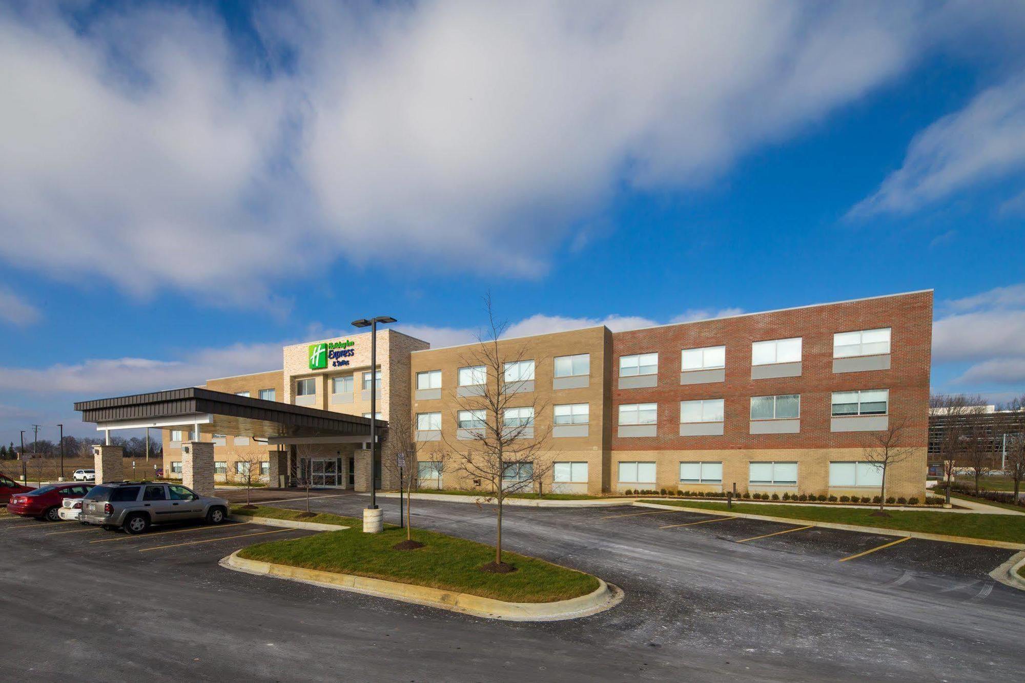 Holiday Inn Express & Suites Alpena - Downtown By Ihg Buitenkant foto