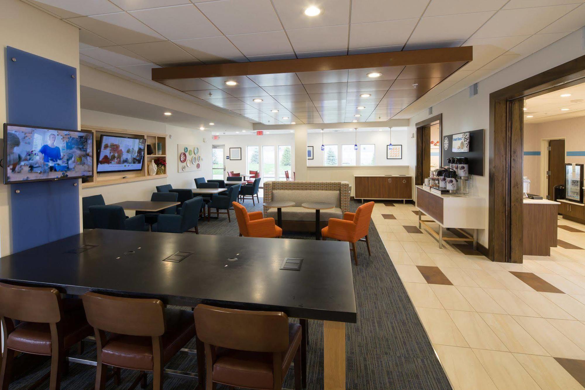 Holiday Inn Express & Suites Alpena - Downtown By Ihg Buitenkant foto