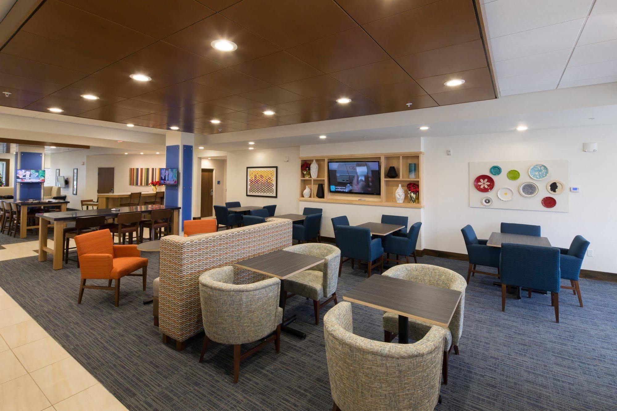 Holiday Inn Express & Suites Alpena - Downtown By Ihg Buitenkant foto