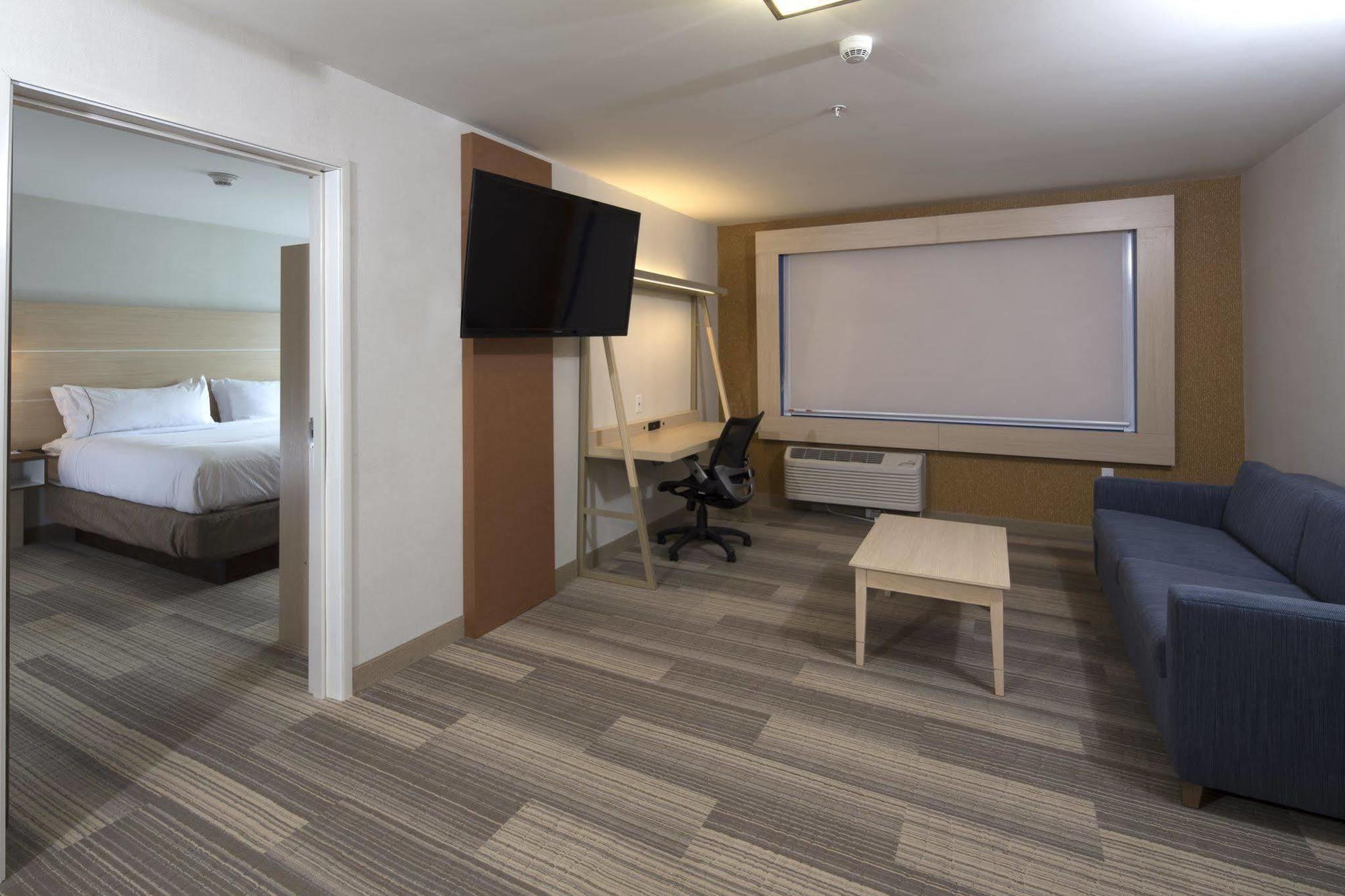 Holiday Inn Express & Suites Alpena - Downtown By Ihg Buitenkant foto
